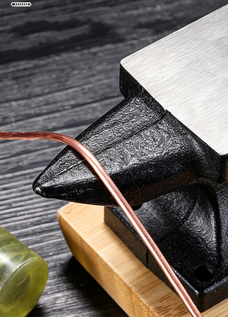 Einzelhorn-Schmiedebank, kleiner Haushaltstischschraubstock, flacher Schlaghammer, multifunktionales Werkzeug für Schmuckherstellung, Lederbearbeitung, handgefertigte DIY-Projekte – Detail 6