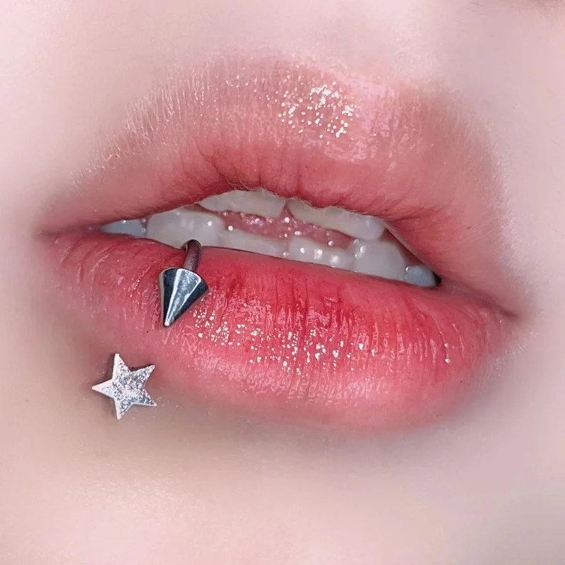 5点星の形をしたリップピアス,ステンレス鋼 - Body Jewelry Vertical Labret のレビューと価格