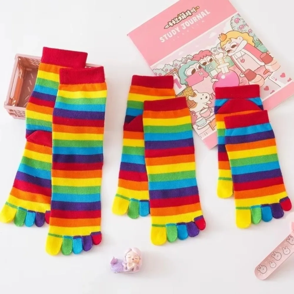 

1 пара красочных носков с пятью пальцами, удобные хлопковые носки средней длины в радужную полоску, носки-тапочки, спортивные длинные носки, носки для пилатеса