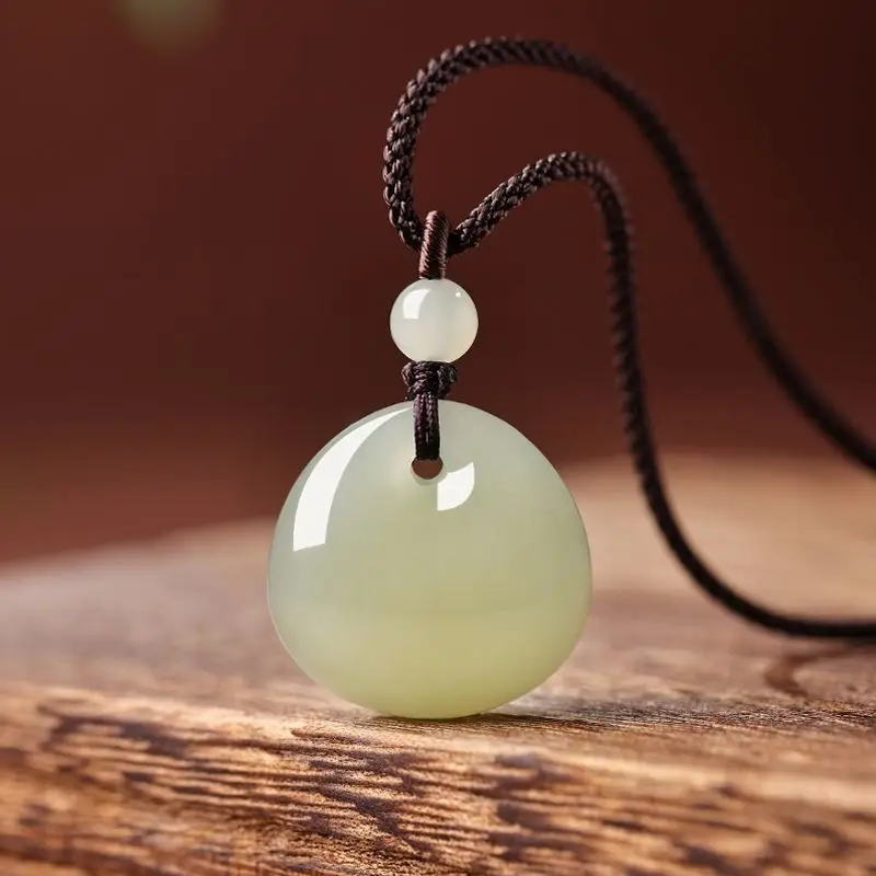 

New Natural Sapphire Pendant, Fashionable Small and Elegant Necklace.