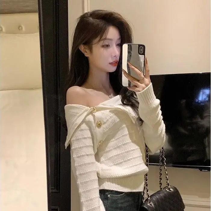 High End Fashion with a Sweet and Spicy Design One Shoulder Off the Shoulder Sweater Temperament Pullover Short Knit Top