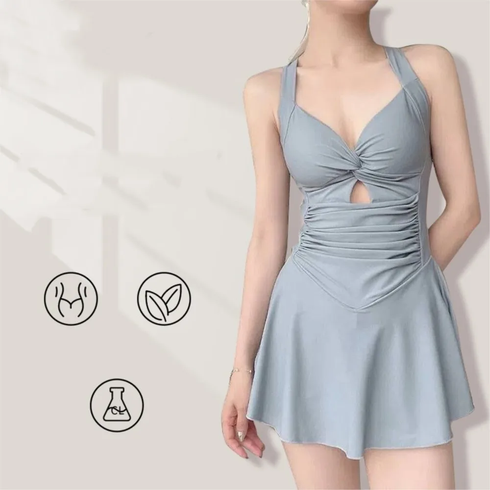 

Цельный купальник для женщин. Купальник с плоскими углами и завязкой на шее и талии.