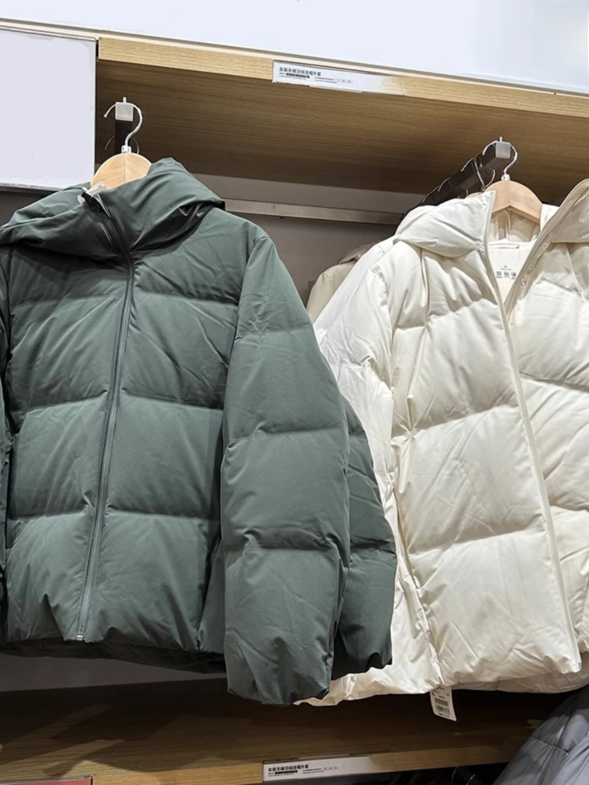 

Winter Women's Seamless down Jacket Hooded White Duck down Short Thickened Padded Coat Commute Style Straight Cut Polyester