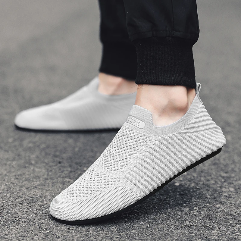 MAEDEF Sommer Herren Slip on Flache Atmungsaktive Braune Herrenschuhe Herren Komfort Weiche Sohle Freizeitschuh Mann Hausschuhe Müßiggänger Wanderschuhe