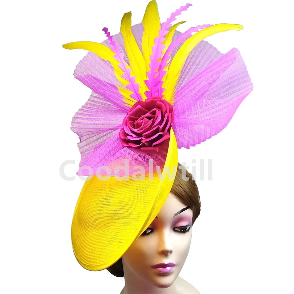 Kwiatowe fascynatory kapelusze wesele kobiety czapka typu Pillbox eleganckie damskie kościelne okazje wyścigowa czapka millinery z siatką dostęp do włosów