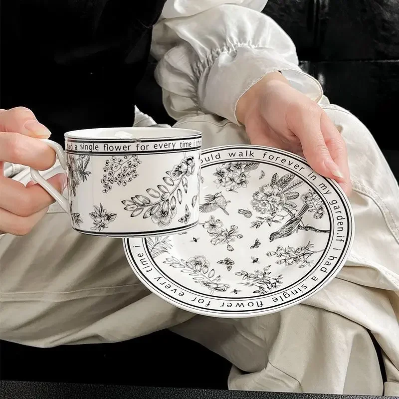 Pinellia-Blumen Kaffeetassen- und Untertassen-Set in Kleiner Duftender Tasse, mit Henkel, Nordischer Stil, mit Hohem Ästhetischem Wert