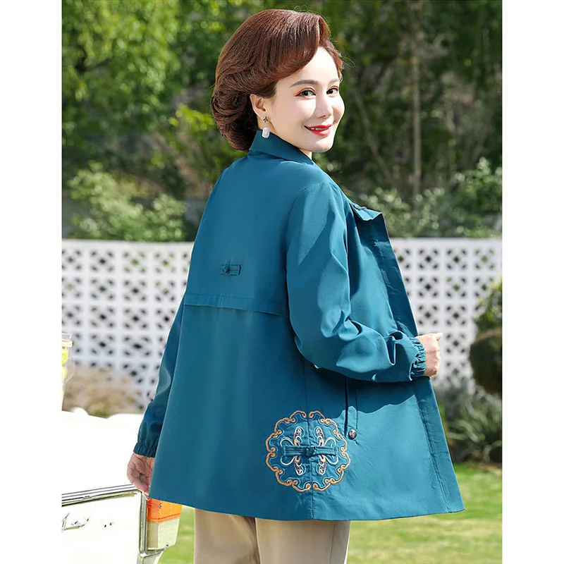 

2024 New Spring Autumn Embroider Windbreaker Coat Middle-Aged Mother Short Jacket Tops Middle-aged Women Fashion Coats Tops 5XL