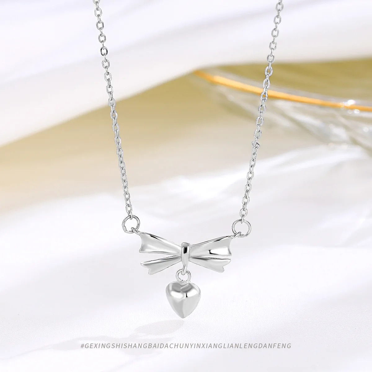 Fashionable s925 Sterling Silver Love Heart Bow Knot Necklace, Ideal Gift for Women in Summer