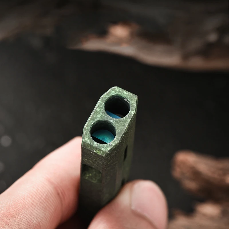 Outdoor Tragbare Titan Legierung Schiedsrichter Pfeife Eis Kristall Neue Anhänger EDC Doppel Rohr Pfeife