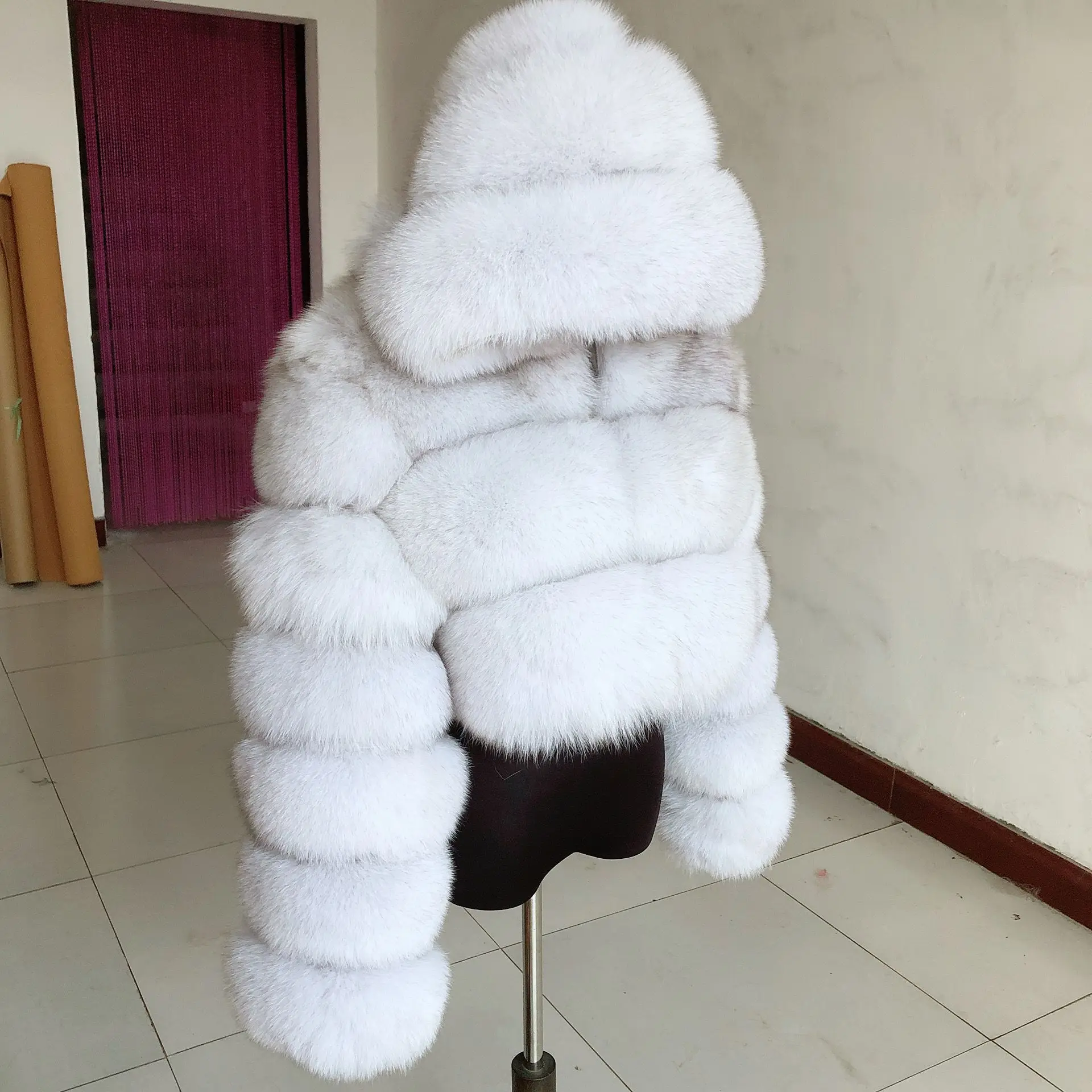 Cappotto di pelliccia di volpe naturale con cappuccio cappotto di pelliccia invernale da donna cappotto di pelliccia di volpe reale di alta qualità cappotto di pelliccia di procione con cappello spedizione gratuita