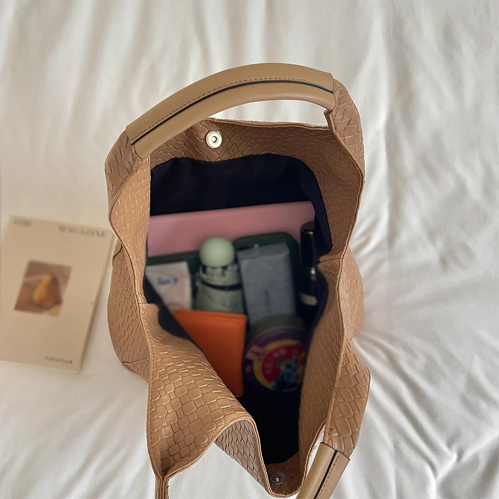 Hobo-Schultertasche, gewebte Textur, großes Fassungsvermögen, mit Magnetverschluss, elegant für den täglichen Arbeitsweg und zum Einkaufen in der Stadt – Detail 4