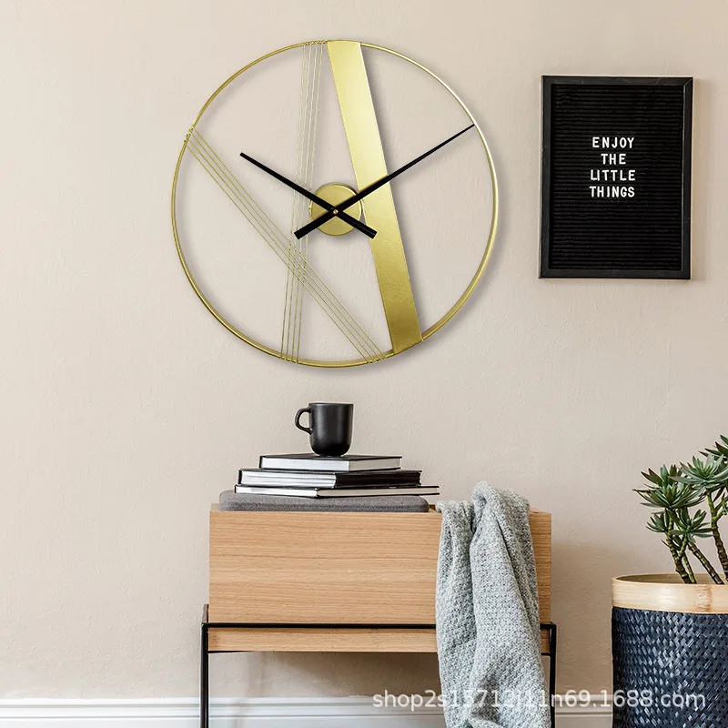 

Minimal Internet Red Art Wall Clock Simple Modern Living Room Dining Room Clock Creative Home Fashion Luxury Decorative Clock