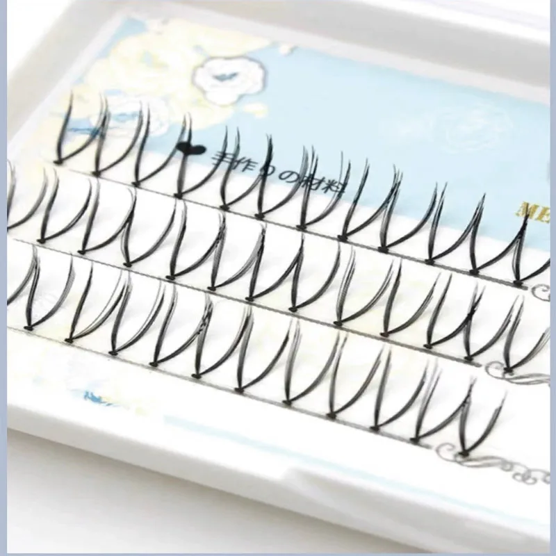 Korean U-shaped false eyelashes with the same design are naturally slender and agile, while inverted V-shaped false eyelashes