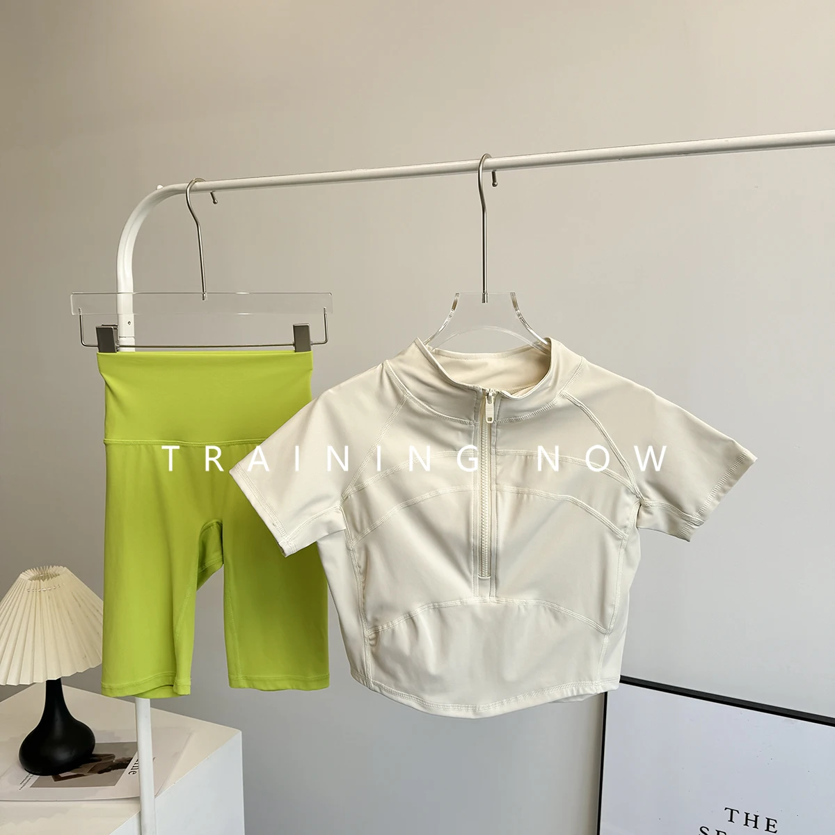 

Fitness sports suit for women in summer fashion slim yoga suit morning jogging exercise Pilates speed drying clothes