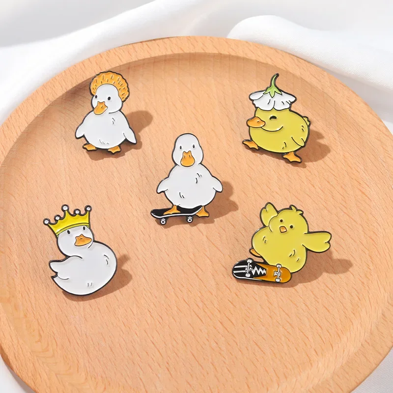 Pines Enamel Pin Cartoon Crown Duck Brooch Label Pins Broches For Women's Clothing Brooches Metal Badges Gifts For Women Jewelry