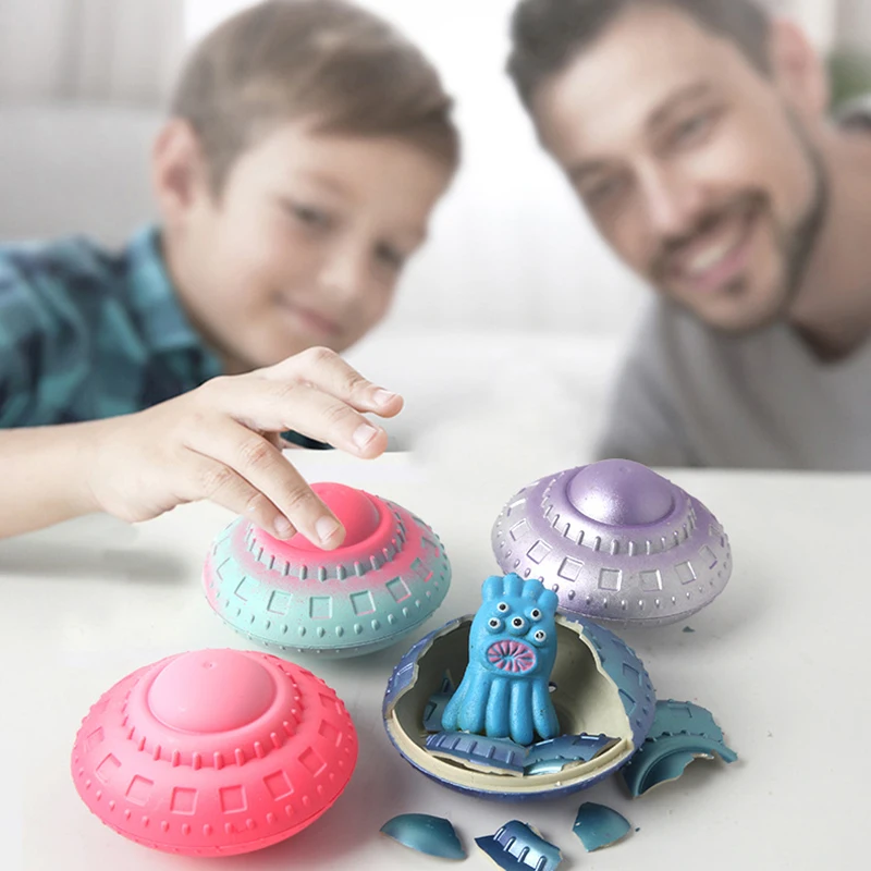 Novelty Funny Alien Flying Disc Hatching Toys Creative Soaking Water Expansion Flying Disc Children's Puzzle Early Education Toy