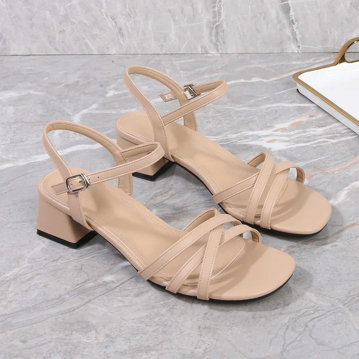Sandalias cuero suave punta abierta tacón grueso