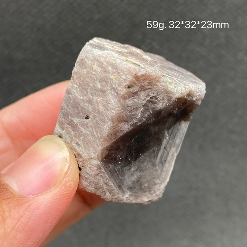 100%  Natural Myanmar ruby Mineral Specimens Stones，Crystals Ornaments collectibles