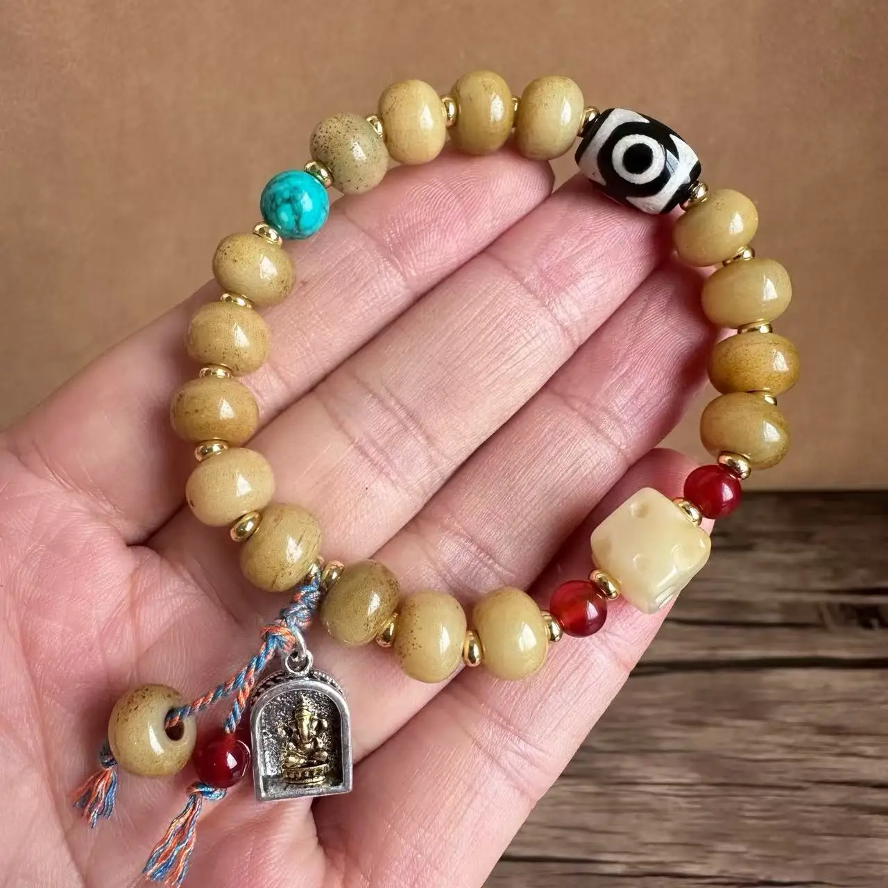 Old camel bone strings male ethnic style ornaments pan playing bones Tibetan cattle bone bracelet female bone ornaments