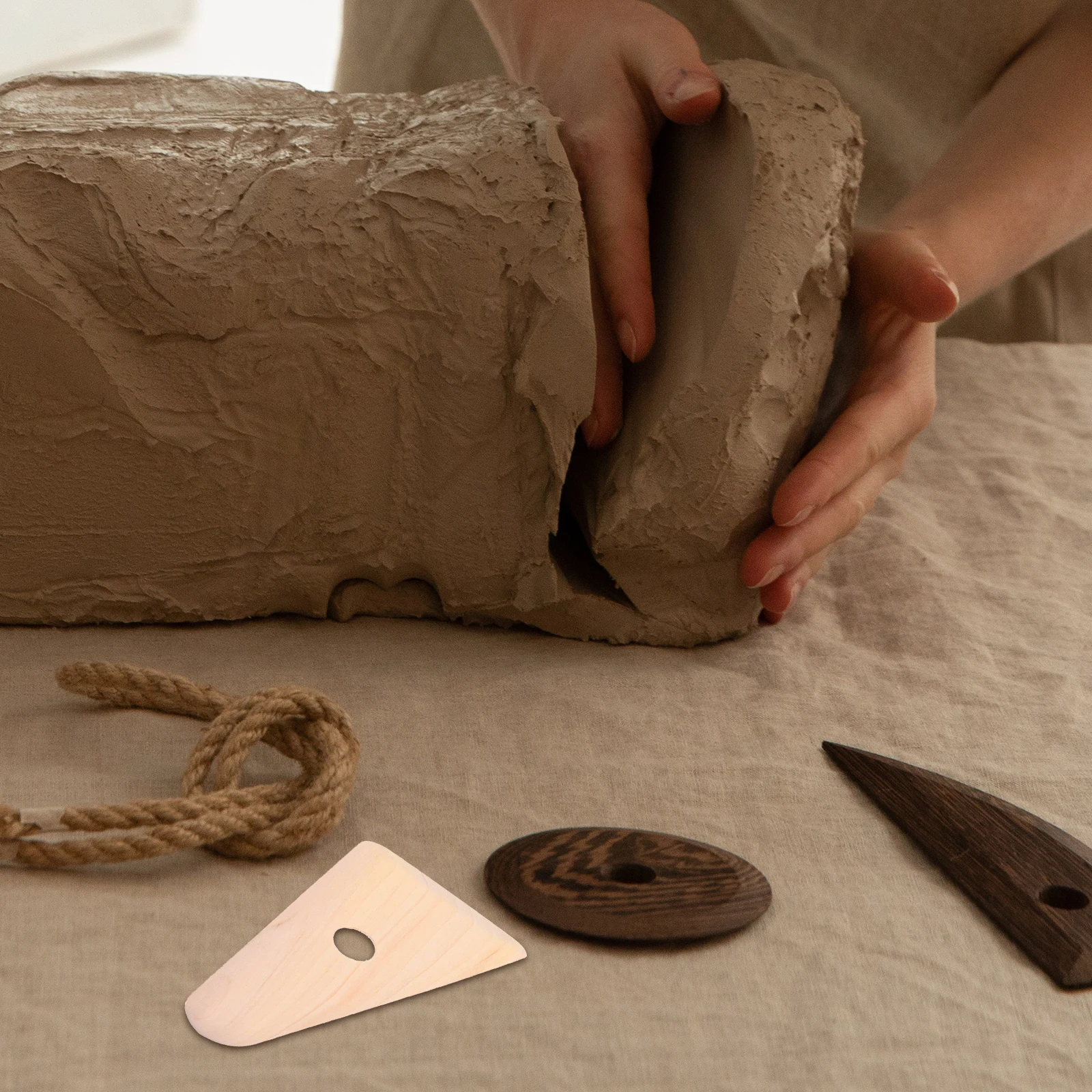 

5Pcs Lightweight Wooden Clay Tools Set for Forming Carved Patterns Easy to Use Pottery Hand Tools Clay Scraper