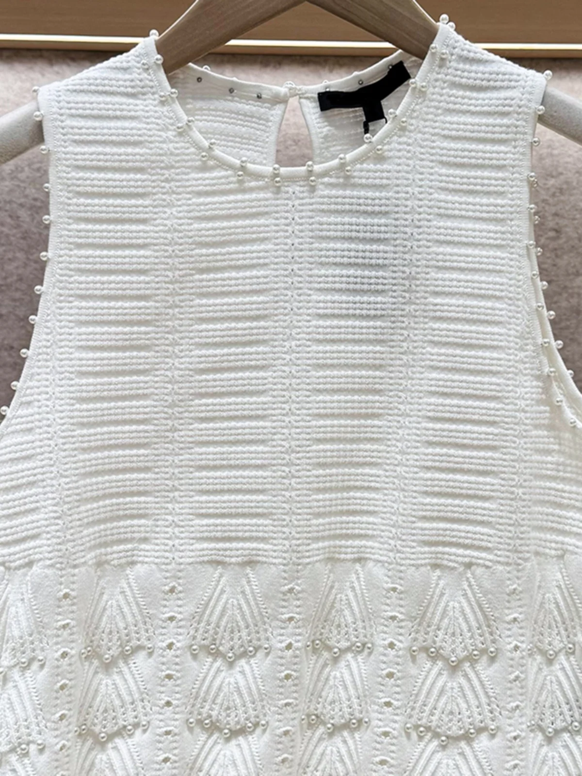 

M Home South Oil High End Women's Faion Pearl Embellied Svel Knitted Vest Top ort Length round Ne Design