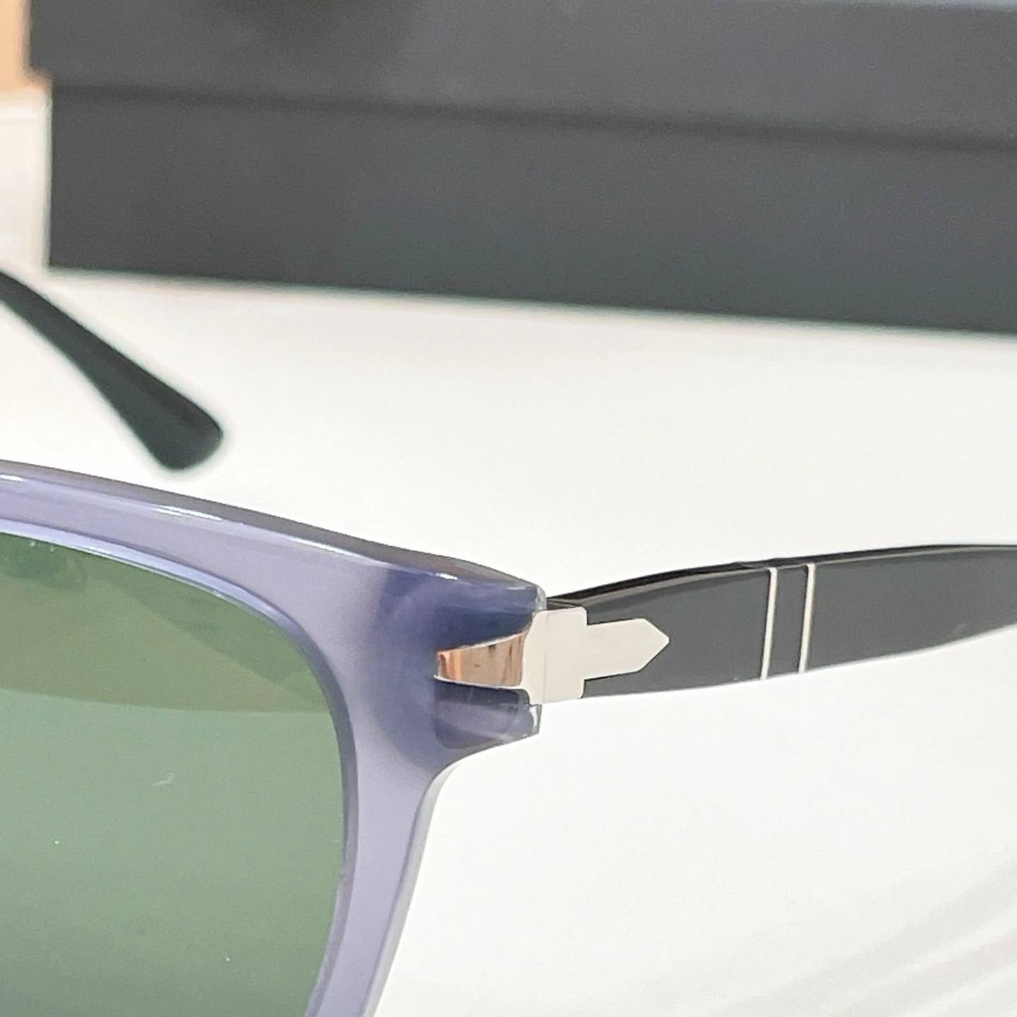 3269-S Fashion Sunglasses Man Woman, Iconic Retro Square Silver Design, UV Blocking Dark Green Lens, Elevate Your Outfit