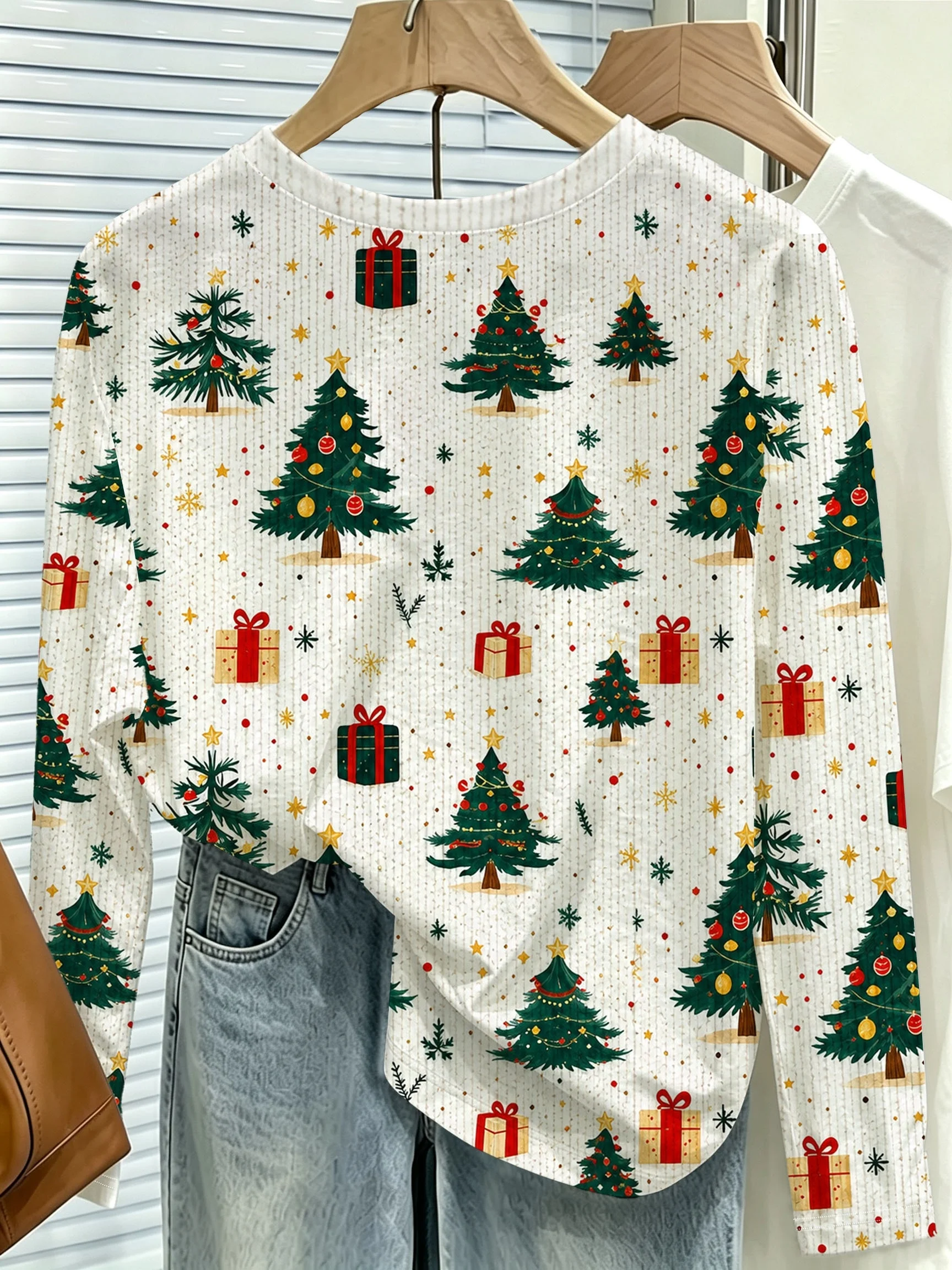 Women Long Sleeve Top Christmas Tree Gift Box Print Round Neck Soft Casual Holiday Slim Tops Women's Clothes