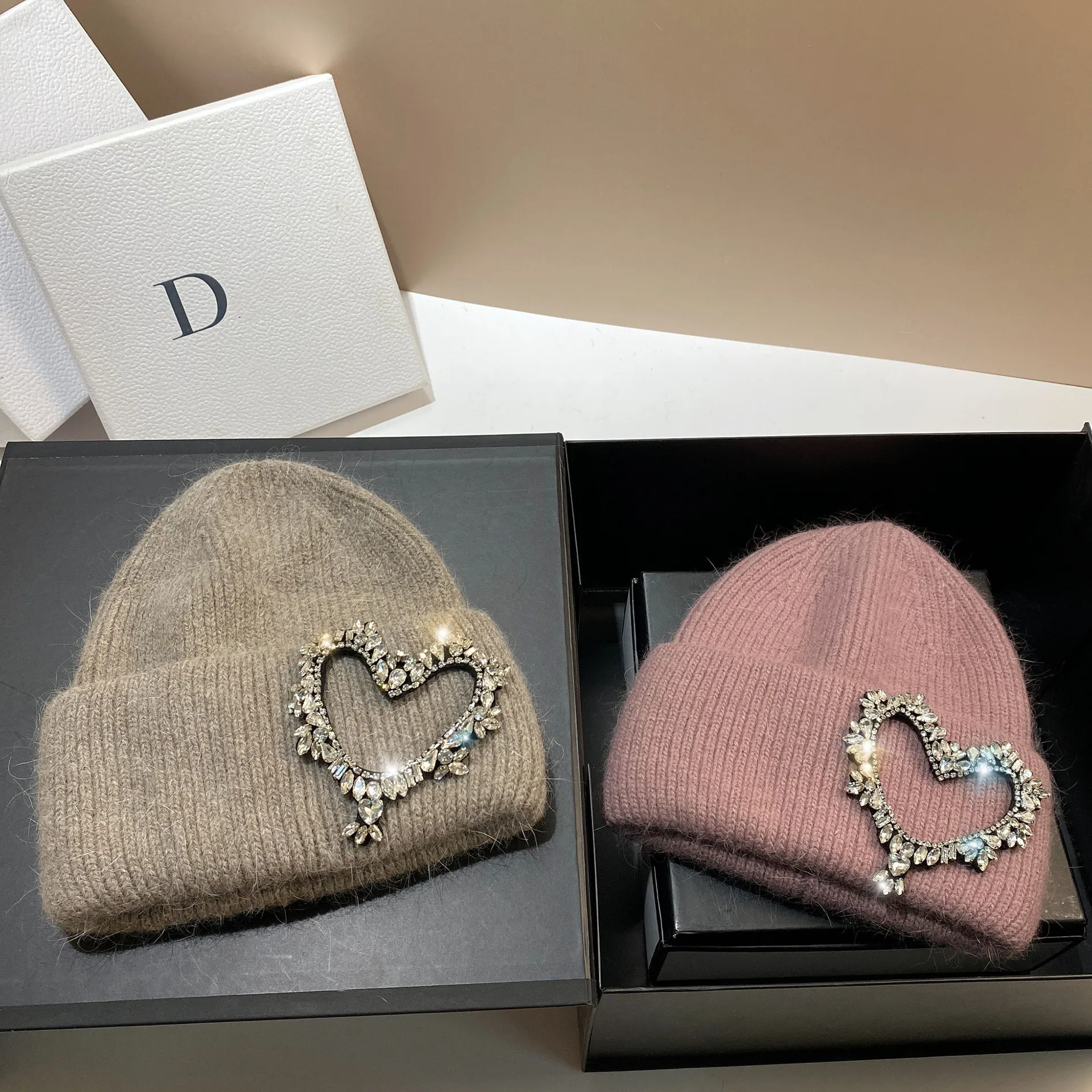 Luxury Rhinestones Heart Pattern Knitted Hats for Women Winter Warm Beanie Knit Bonnet Outdoor Wool Skullies Skiing Cap