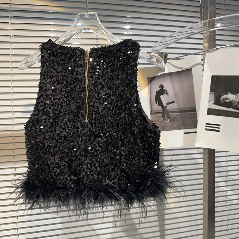 เสื้อกั๊กซิปแต่งเลื่อมขนนก แบรนด์ดังสุดฮิตสำหรับสาวๆ สไตล์ฝรั่งเศส ทรงตรง รุ่นใหม่ล่าสุดสำหรับฤดูหนาว ไซส์เล็ก ทรงปกติ...