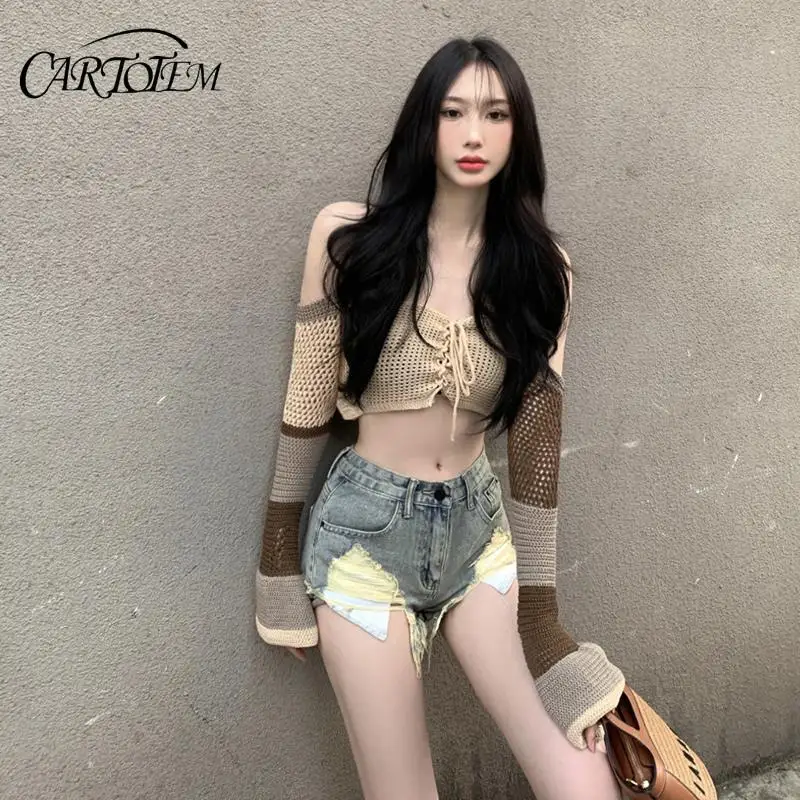 Pantaloncini di jeans svasati con nappe irregolari a vita alta da donna