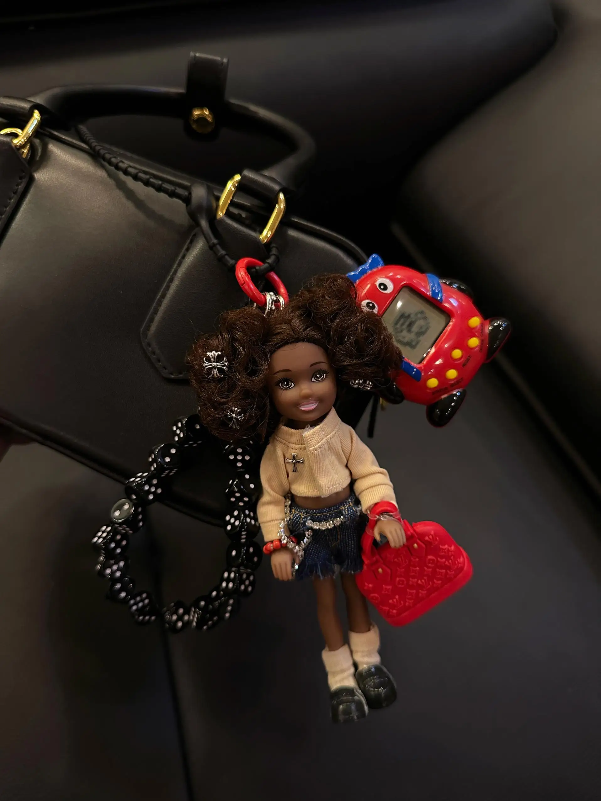 Dophee الأصلي الساخن الفرخ حقيبة قلادة الأميرة أسود كبير الشعر دمية زخرفة شخصية ملحقات الهاتف المحمول سلسلة المفاتيح