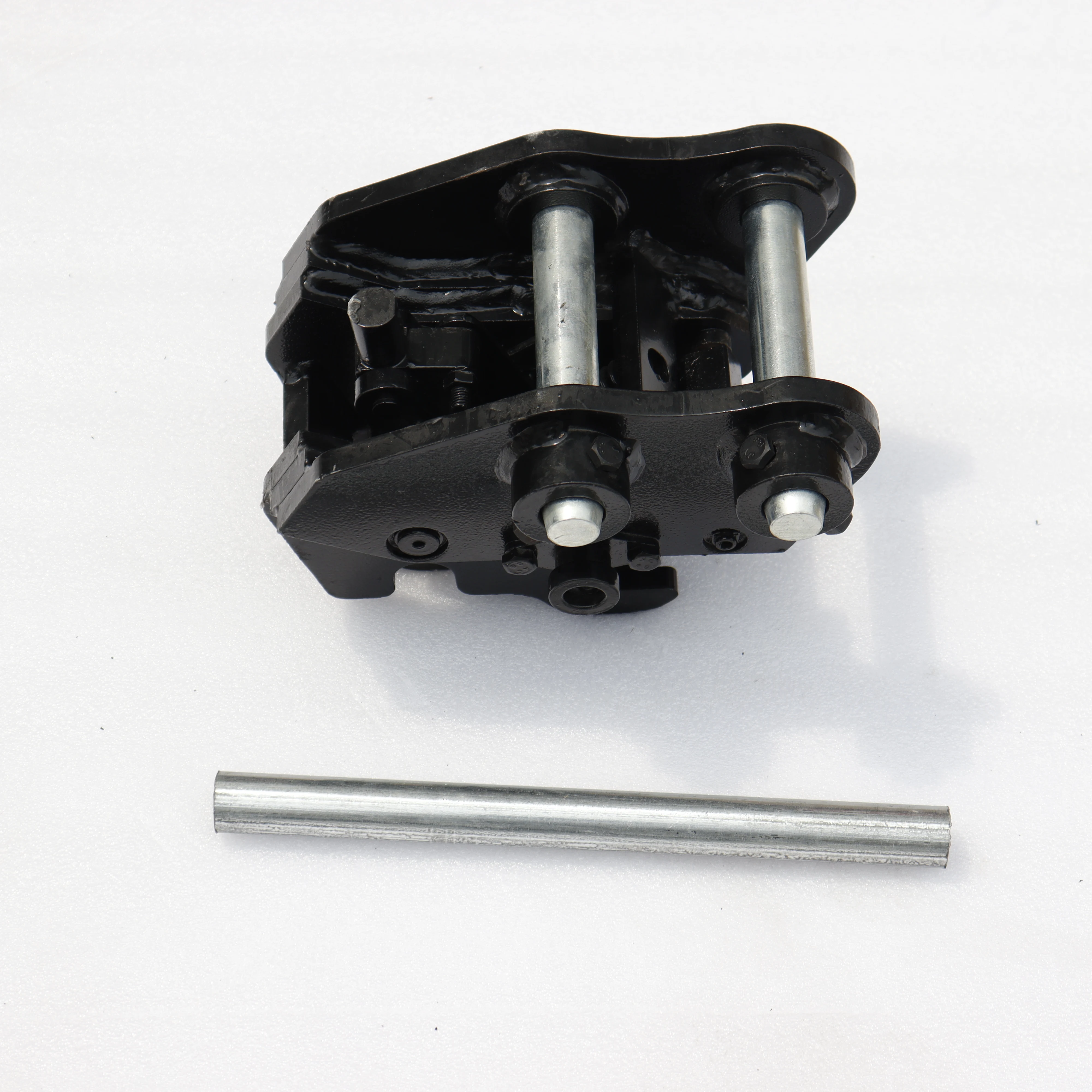 Free Shipping Small Digger Accessories Semi-automatic Quick Change Attachment For 0.8t-3t Mini Excavator