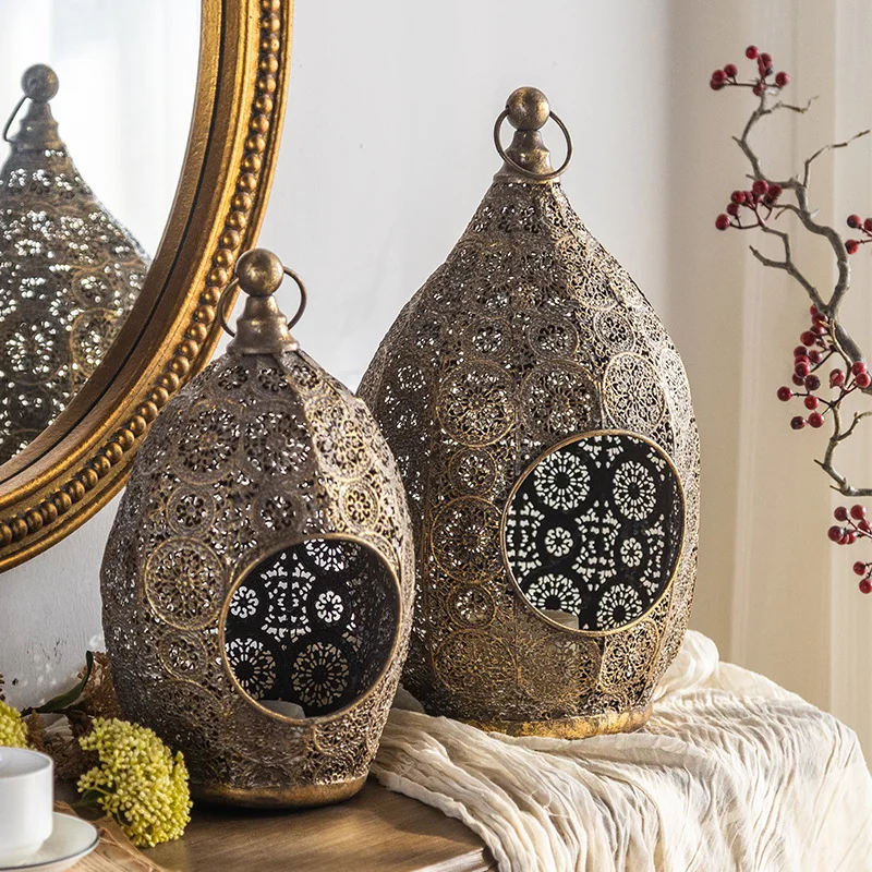 American retro hollow carved candle holder, studio atmosphere decorative props, French restaurant desktop romantic candle holder