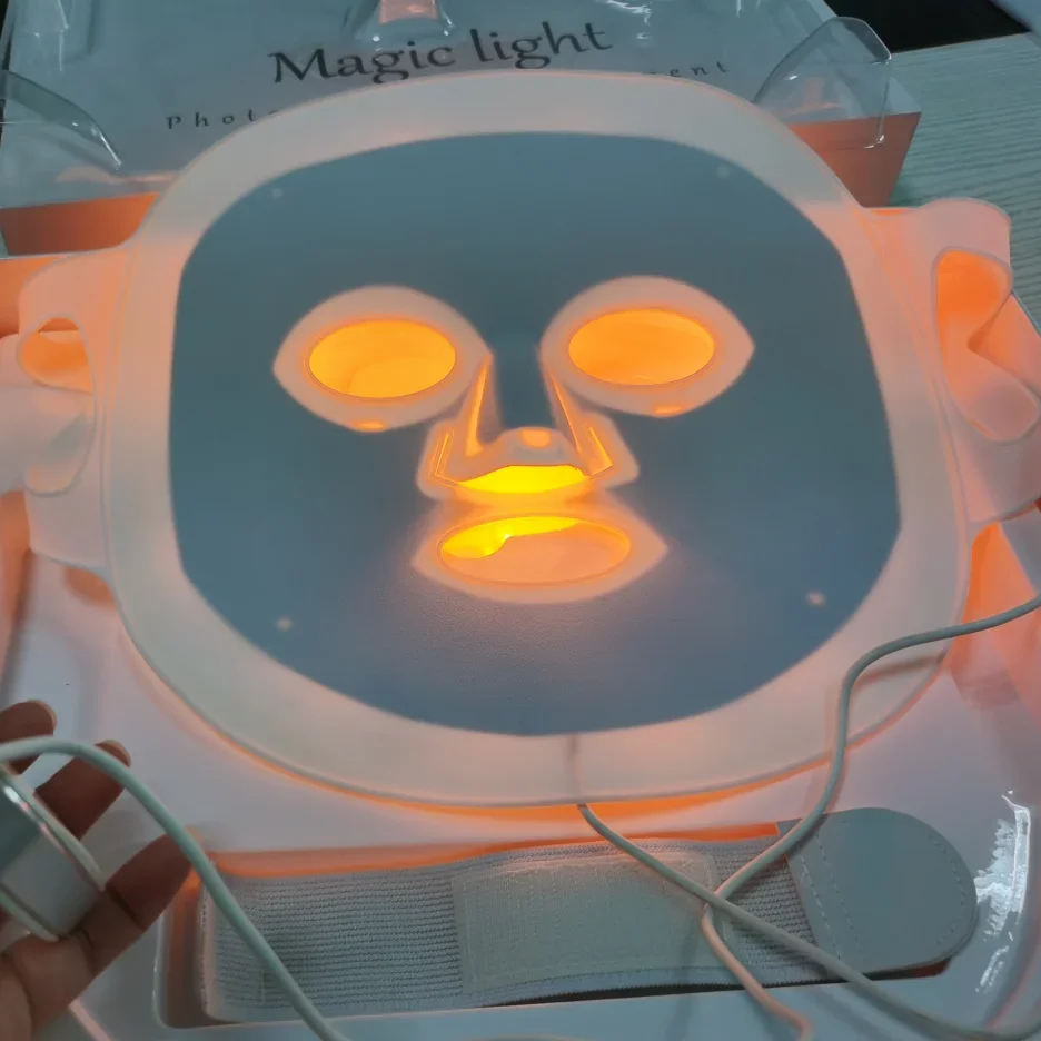 

OEM facial mask for care face led mask for home use Gold Color Electric LED facial LED light therapy masks