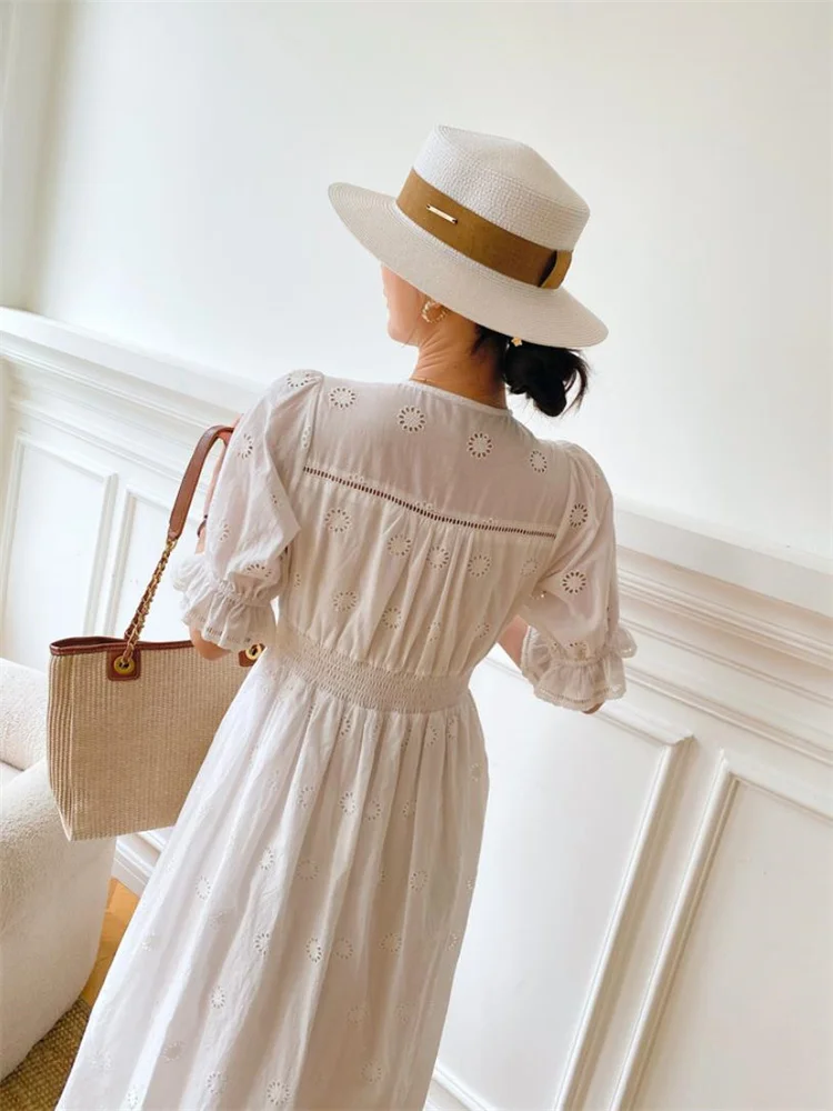 Spring/Summer New Embroidery Dress French Holiday Hook Flower Hollow White Dress Ladies Celebrities V-Neck Mid Length Dress