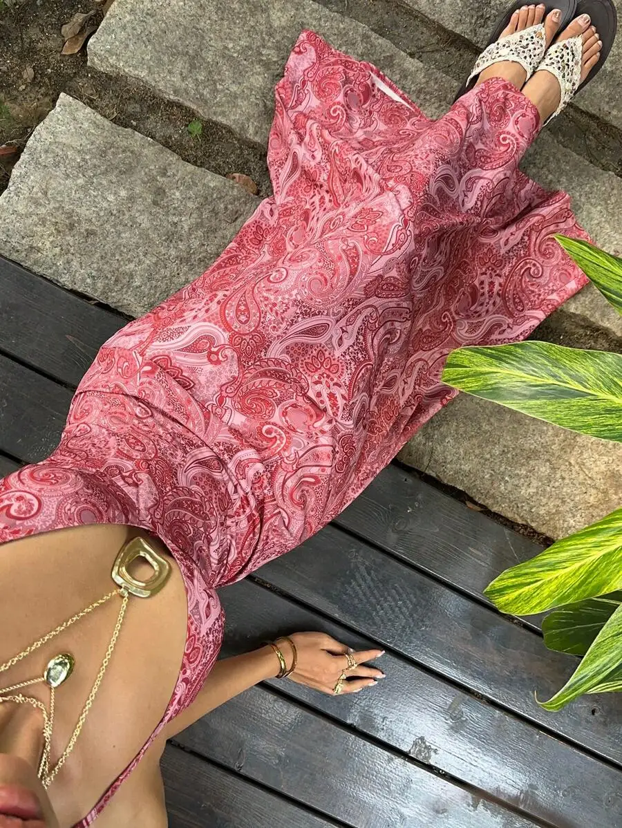 

Макси-платье с V-образным вырезом, принтом пейсли, открытой спиной, завязками и пуговицами