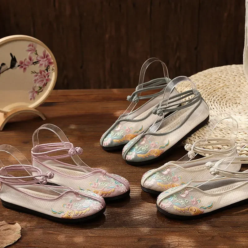 Zapatos de verano de tela antigua de Beijing, sandalias informales de malla transpirable huecas de estilo étnico Hanfu, zapatos bordados para mujer