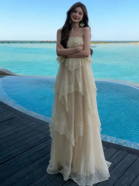 

Изысканное кружевное длинное платье без бретелек с расклешенными рукавами и открытой спиной, приталенное, А-силуэт, для отпуска, с завышенной талией