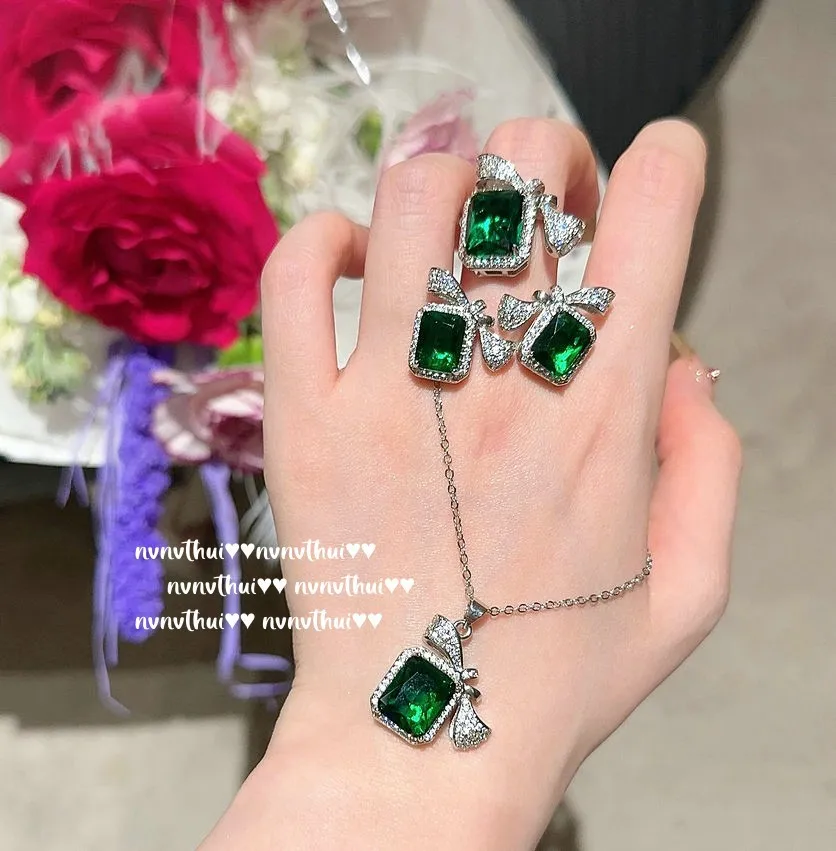 2023 New Simulation Sapphire Jewelry Set Ladies Exquisite Bowknot Green Cubic Zirconia 925 Sterling Silver Ring Earring Necklace