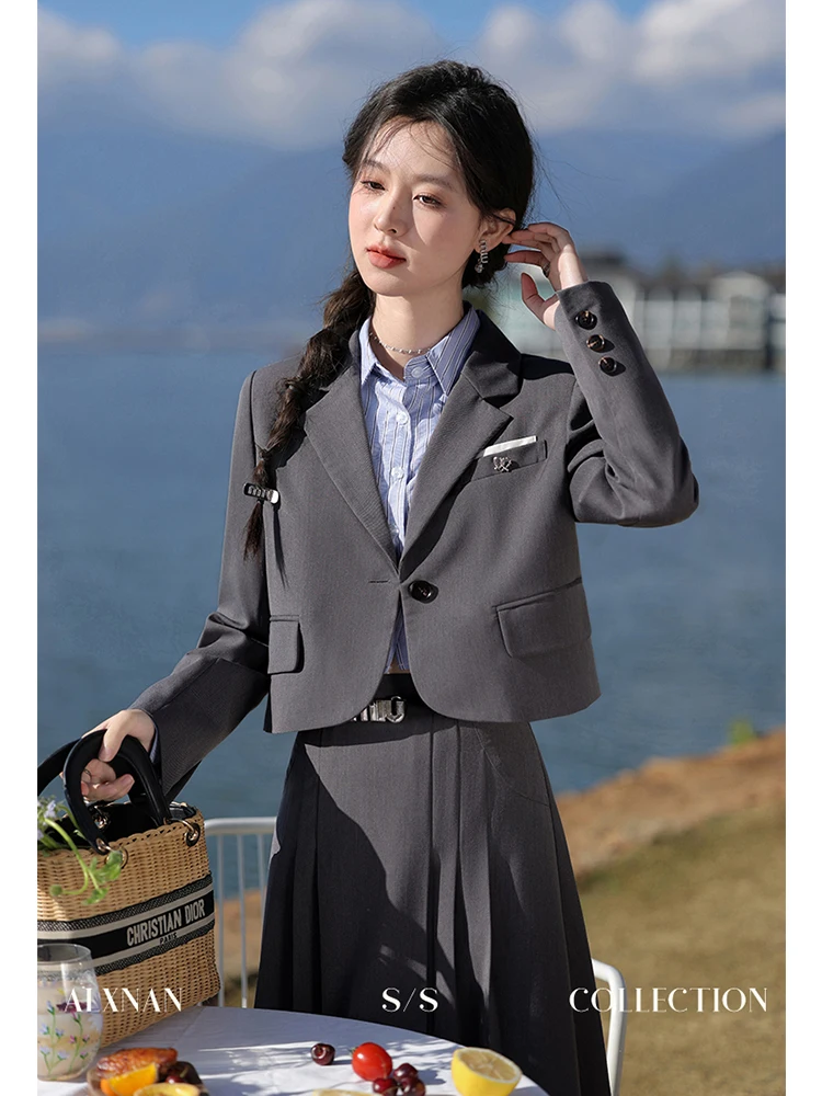 

ALXNAN Cropped Blazer Coat Women 2024 Autumn Gray Notched Casual Straight Loose Long Sleeve Suit Jacket Woman Clothes L336200-1