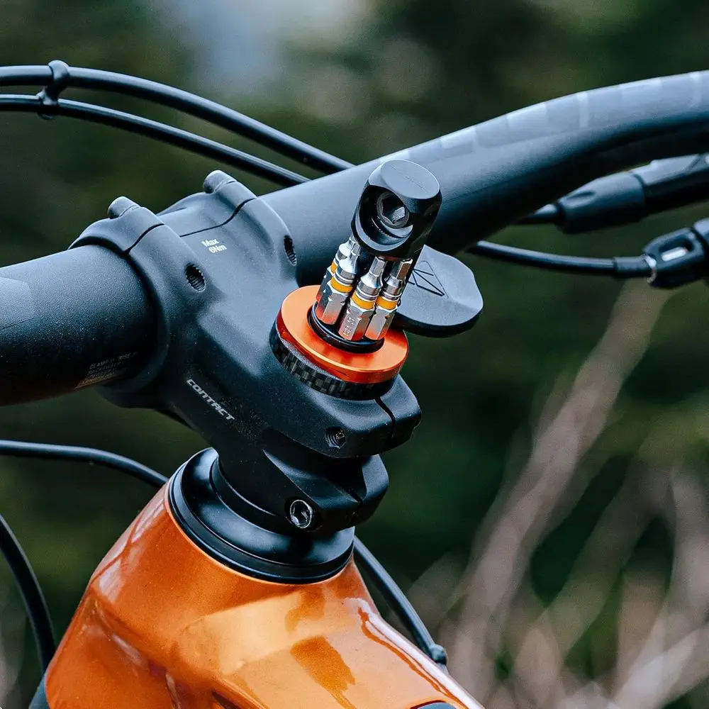 أداة متعددة للدراجة السقاطة Stash RT مع 9 قطع مخزنة داخلية لتوجيه الشوكة المدببة - حامل أدوات محمل بنابض لسهولة الوصول - Com #2