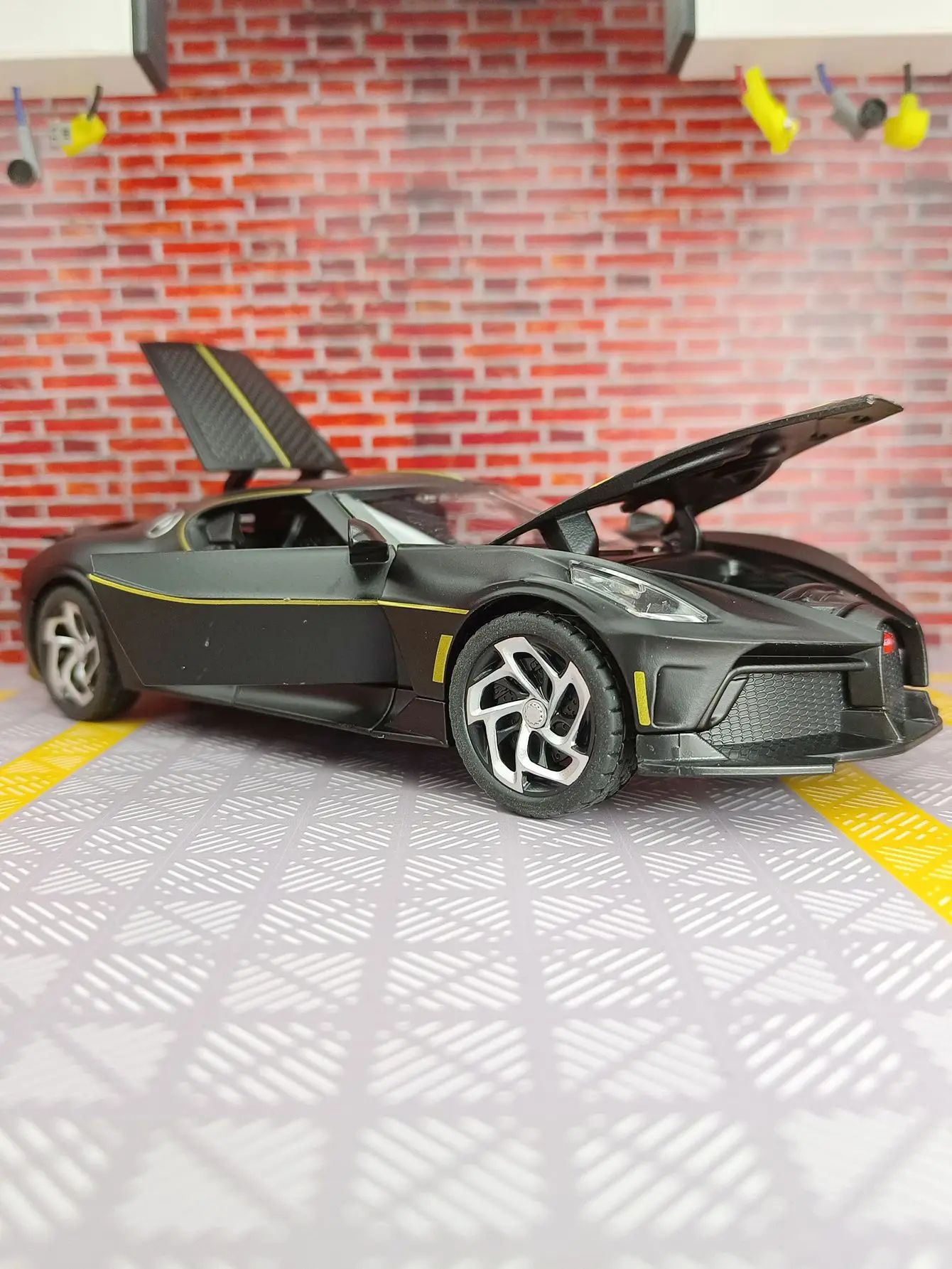 Portas modelo de carro em liga 1:24 e capô do motor, porta-malas pode ser aberto adequado para coleção e pode ser dado como presente para crianças