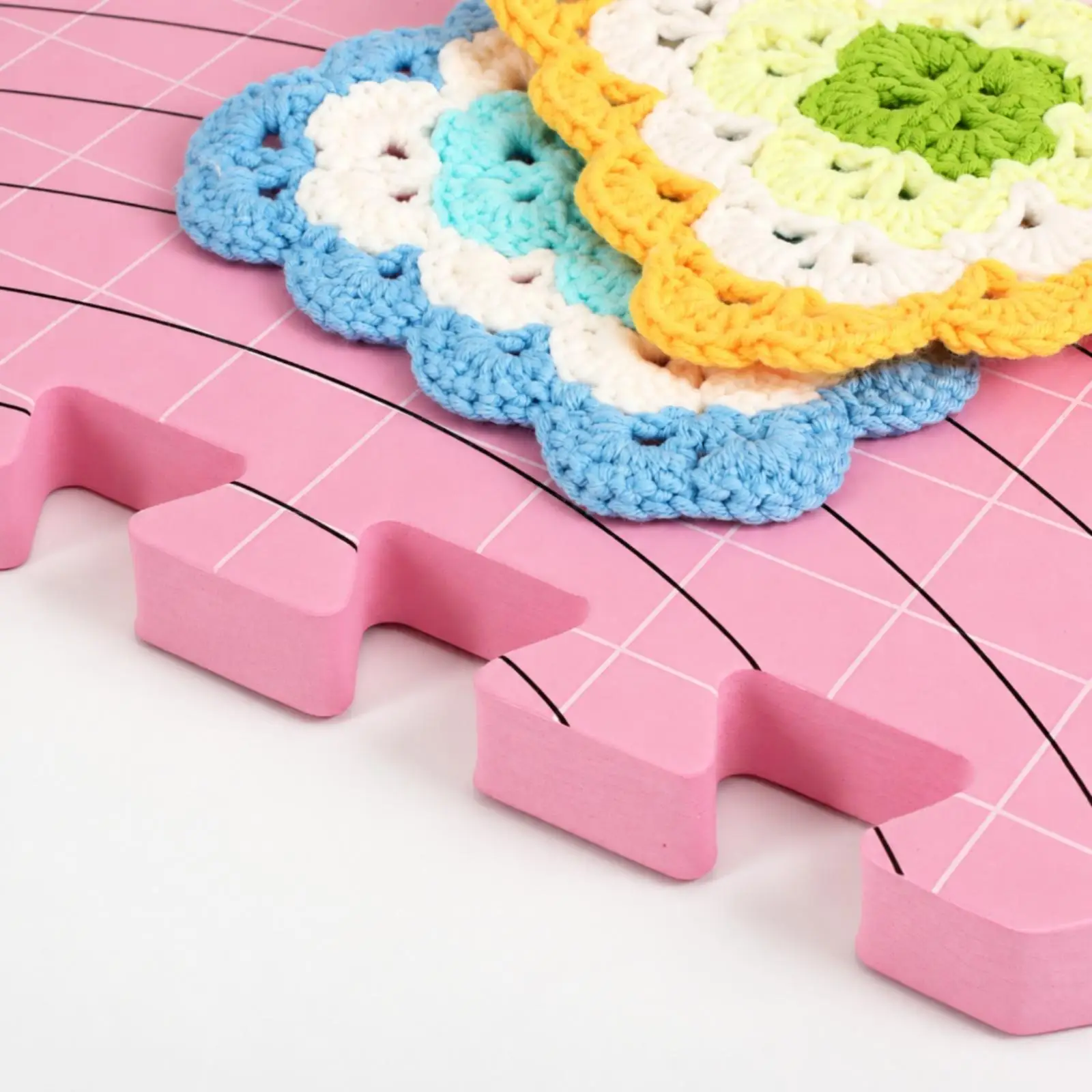 Cushioned Foam Knitting Board for Yarn Knitting Kit with White Grid and Black Concentric Circles