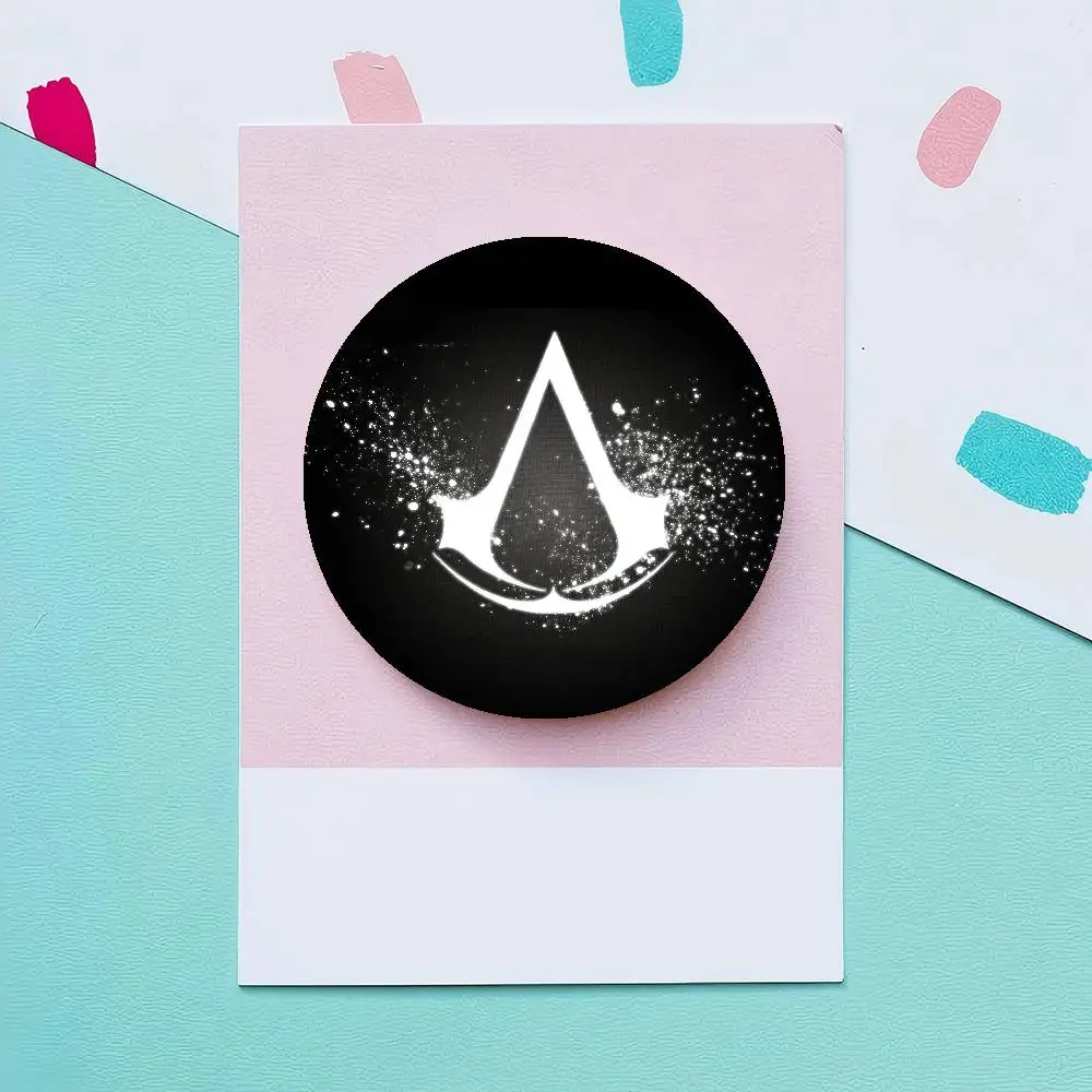 A-القاتل C-Creed دبابيس الإبداعية مضحك وجه مبتسم جولة المفاجئة في بروش شارة ظهره قبعة اكسسوارات مجوهرات هدايا #4