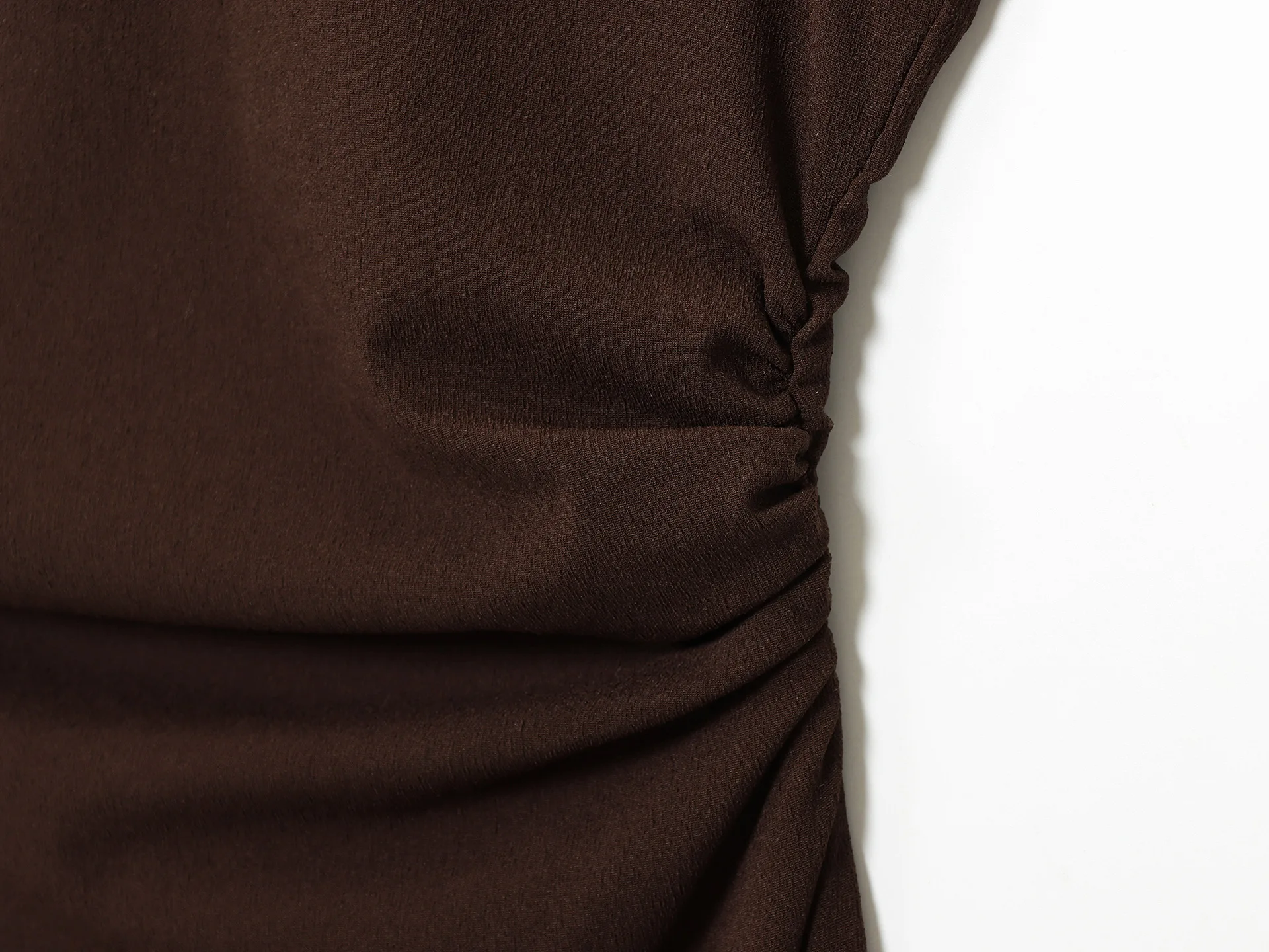 女性用エレガントミニマリストドレス ノースリーブ バック装飾 スリムドレス 2025 春秋 レディース カジュアルディナーミディドレス