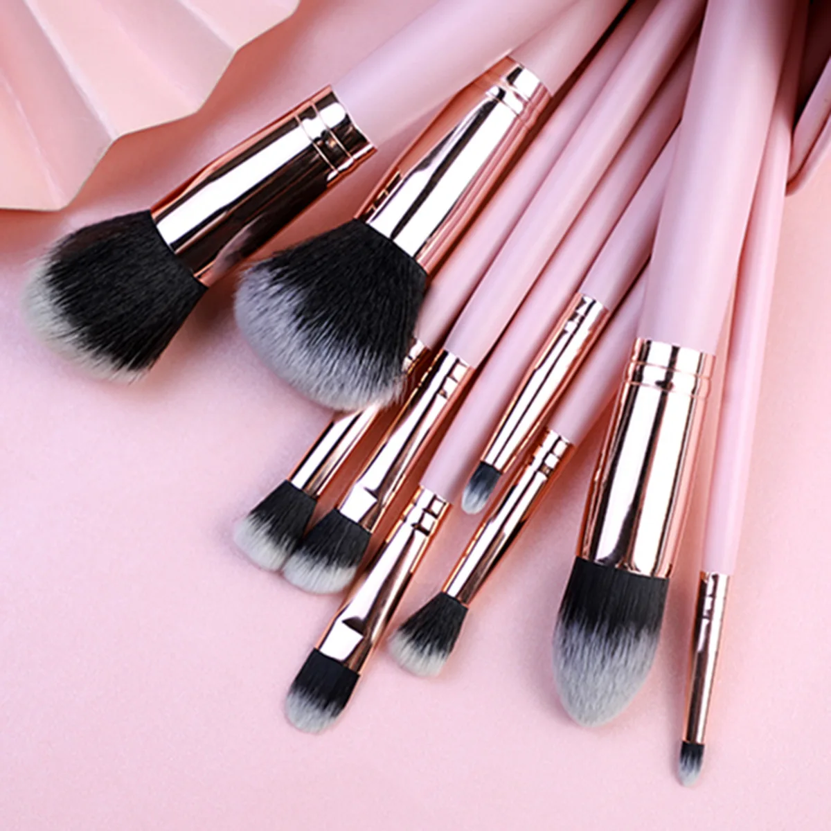 Make-up-Pinsel mit einzelnem Holzgriff im Set für Gesichtsgrundierung, loses Puder und Lidschatten, Lippenapplikator, Concealer, Lippenbalsam-Werkzeuge