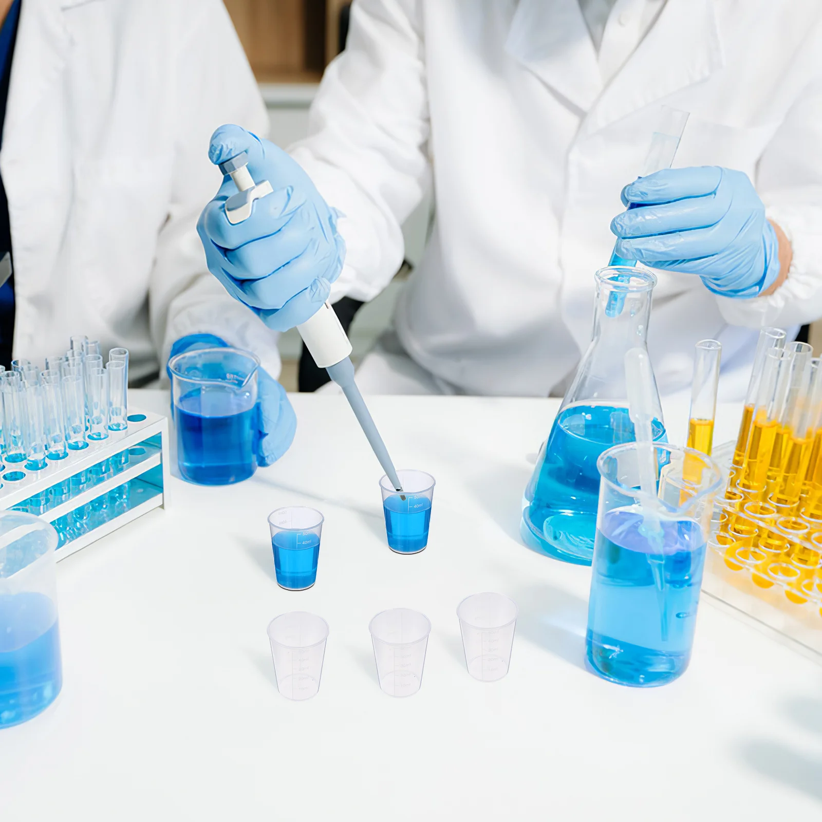 

50Pcs 50ml Multi Functional Measuring Cup Clear Plastic Disposable with Fine Workmanship Sample Collection Cup