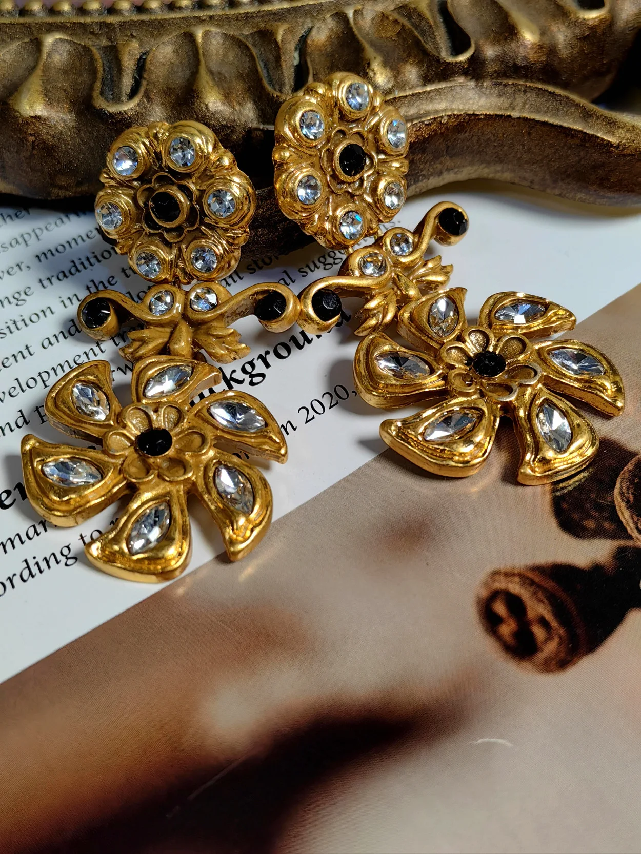 Frogskin ear hooks enamelled with glazed simple hand-crafted medieval vintage jewelry full of diamonds