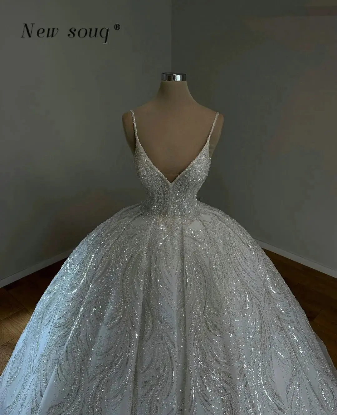 Glamorous Sexy Deep V Neck Ball Gown Wedding Dresses for Brides Sparkly Sequins Spaghetti Straps Puffy Bridal Gowns Custom Made