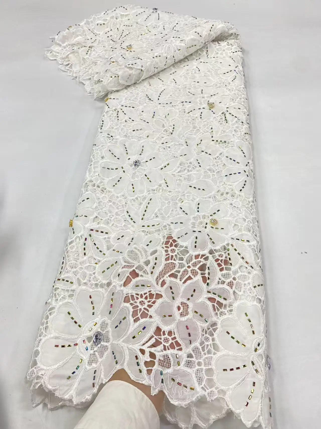 

2025 африканская нигерийская шифоновая кружевная ткань для шитья платья, высокое качество, белый хлопок, вышивка камнем, свадебное платье H163-1